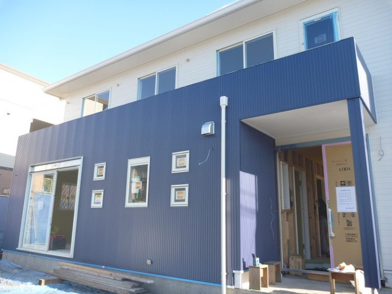 和泉町グループホーム外装が顔を出しました