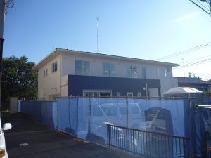 和泉町グループホーム外装が顔を出しました