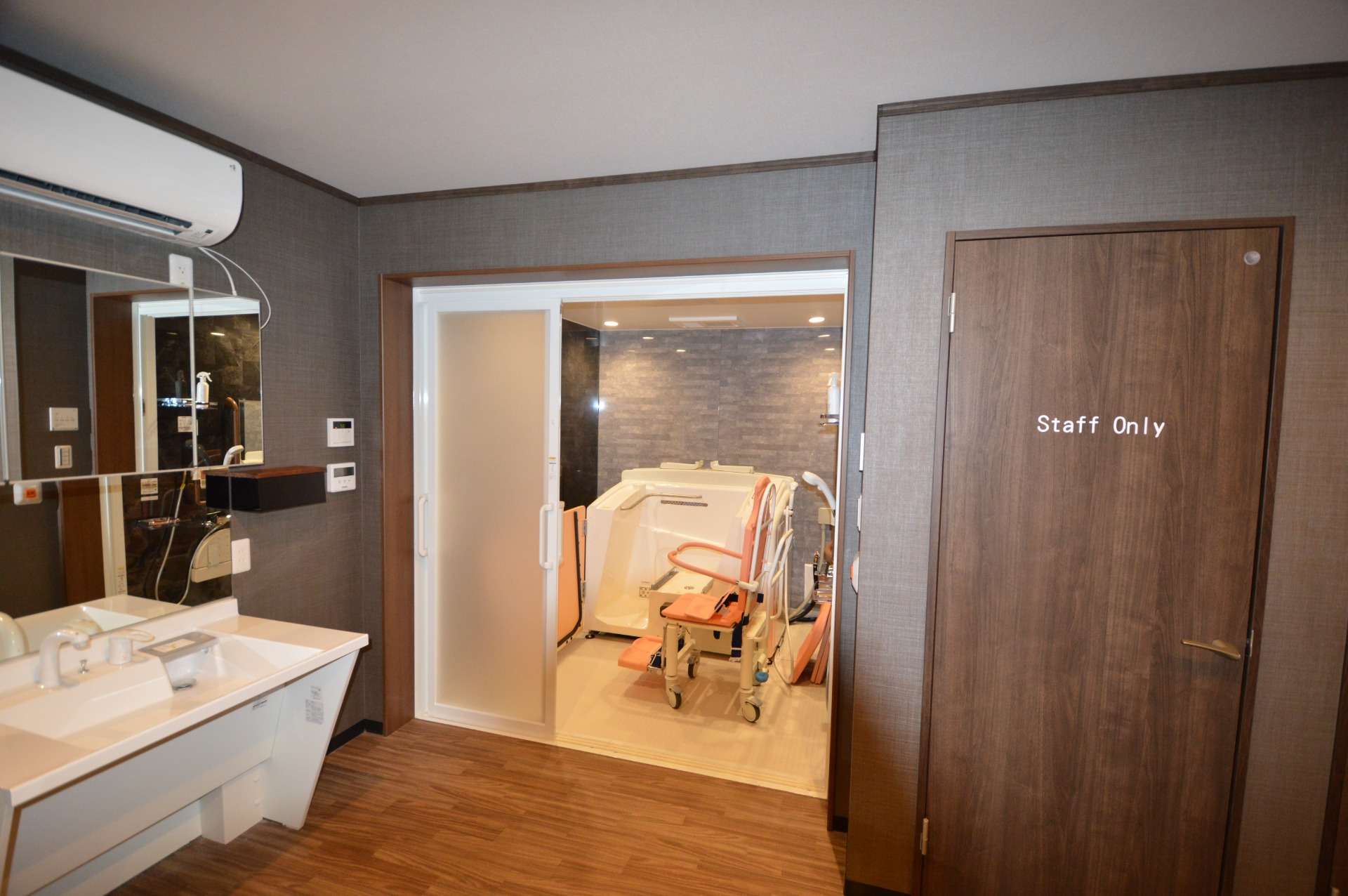 『ナーシングホームえがお　横浜泉』　2024