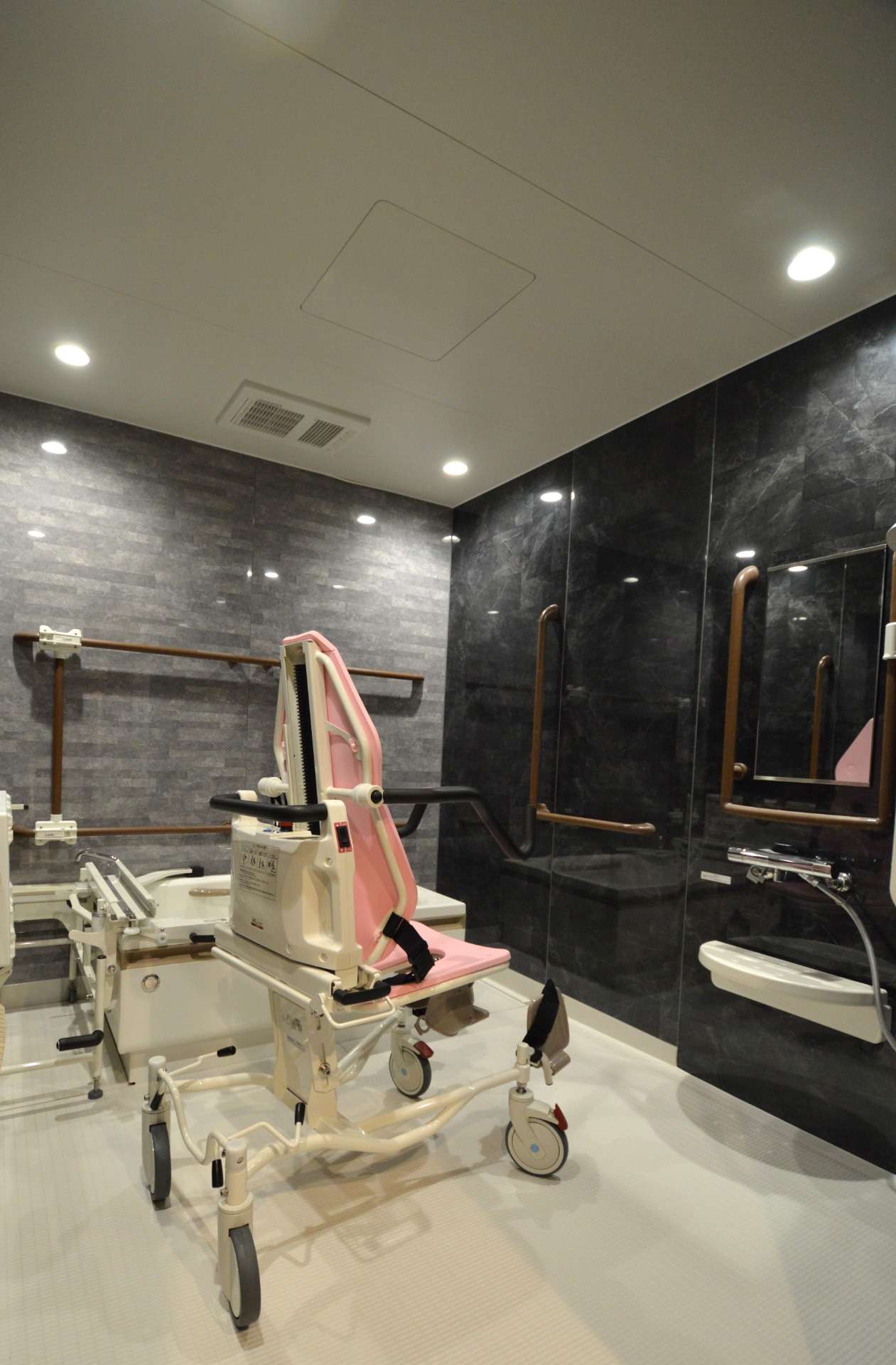 『ナーシングホームえがお　横浜泉』　2024